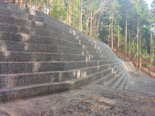 砕石メッシュカゴ（かご楽） 施工事例
